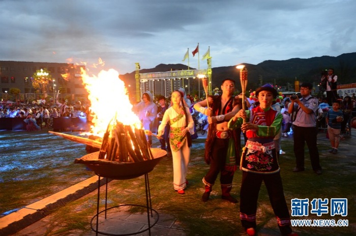 大理州南涧县举行2018年火把节祭火仪式